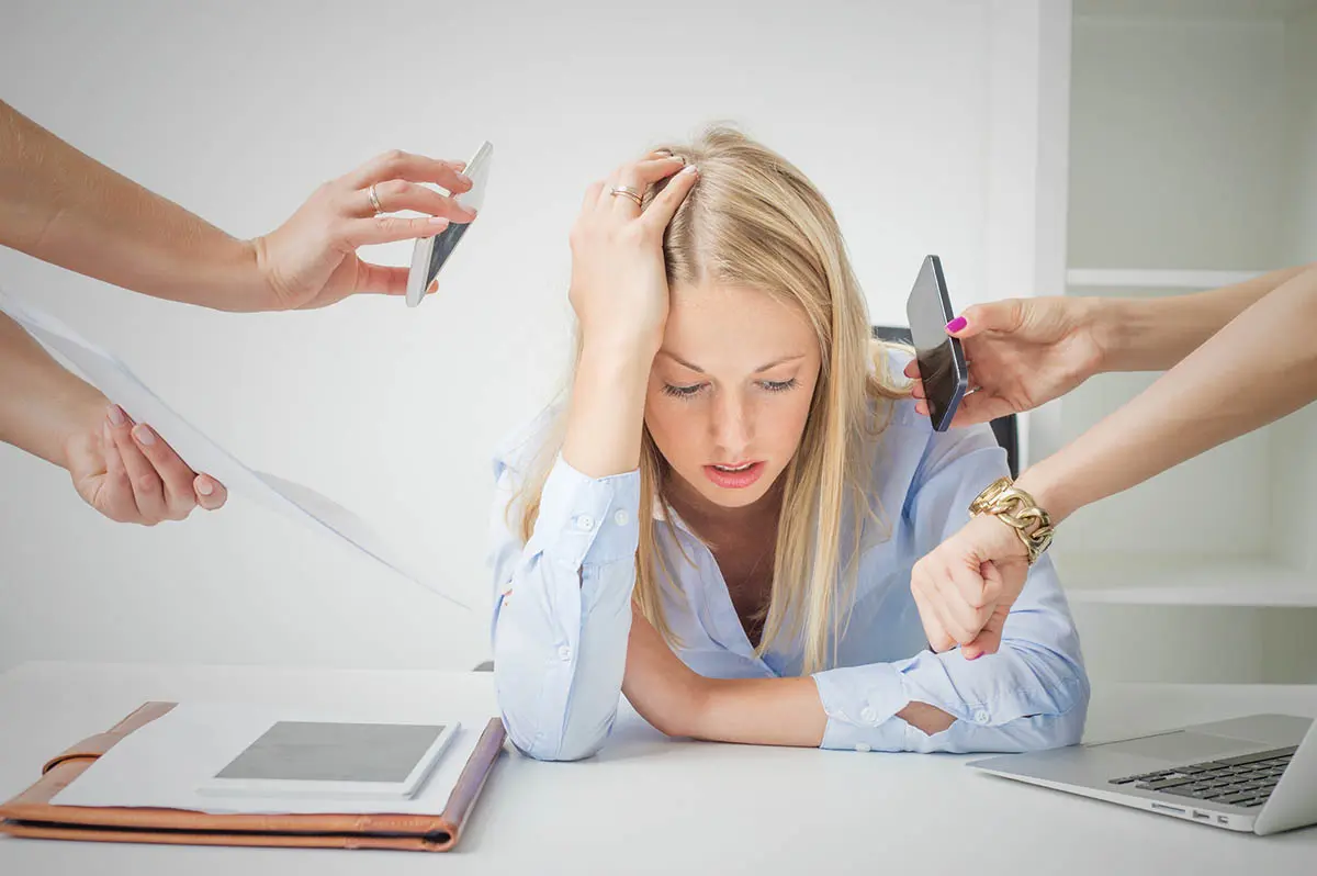 Zumbido en el oído por estrés: causas, síntomas y soluciones - Cómo es el dolor de oído por estrés punzadas en el oido - Cómo es el dolor de oído por estrés