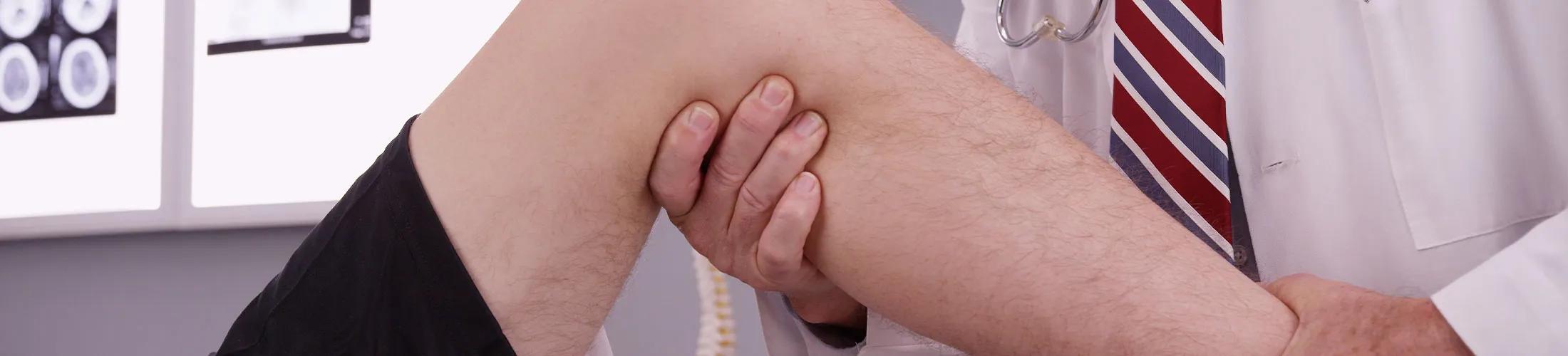 dolor de rodilla al pararse despues de estar sentado - Cómo evitar el dolor de rodillas por estar sentado