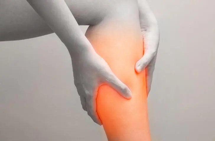 Piernas Cansadas: Causas, Síntomas y Consejos para Aliviar el Dolor - Cómo quitar el dolor de piernas rápidamente porque me duelen las piernas de las rodillas para abajo - Cómo quitar el dolor de piernas rápidamente