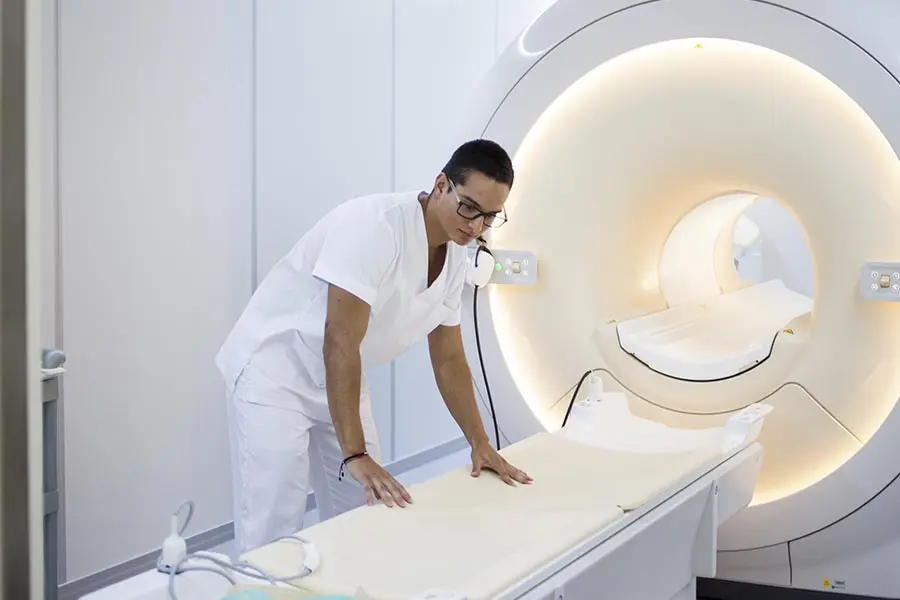 resonancia de rodilla te meten entero - Cómo se ve en una resonancia el ligamento cruzado roto