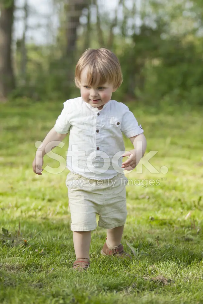 El Maravilloso Mundo del Niño Caminando: Desarrollo, Seguridad y Consejos - Cuánto tiempo tarda un niño en aprender a caminar niño caminando - Cuánto tiempo tarda un niño en aprender a caminar