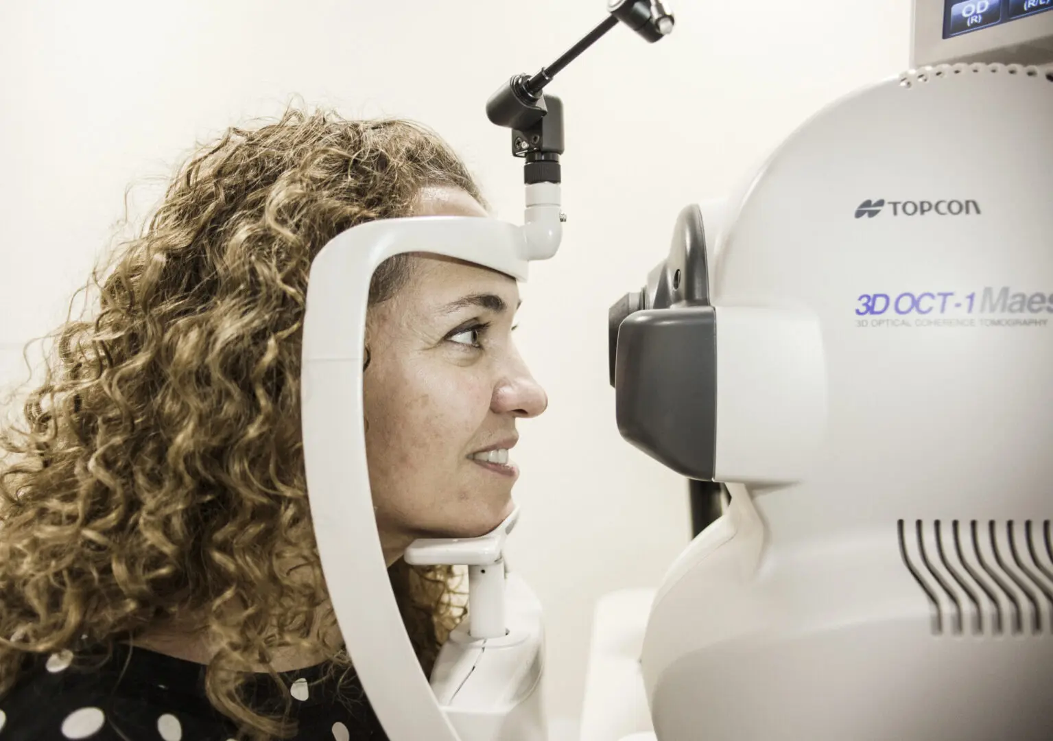 Tomografía de Coherencia Óptica (OCT): Una Mirada al Interior del Ojo - Qué es un OCT y para qué sirve tomografia coherencia optica - Qué es un OCT y para qué sirve