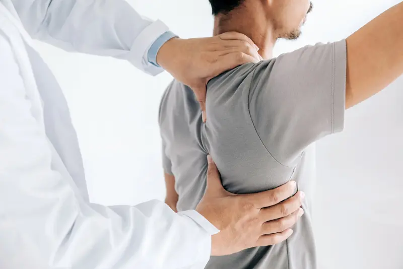 Dorsalgia: ¿Qué es y cómo combatir el dolor de espalda? - Qué significa que te duelan los dorsales vértebras dorsales dolor - Qué significa que te duelan los dorsales