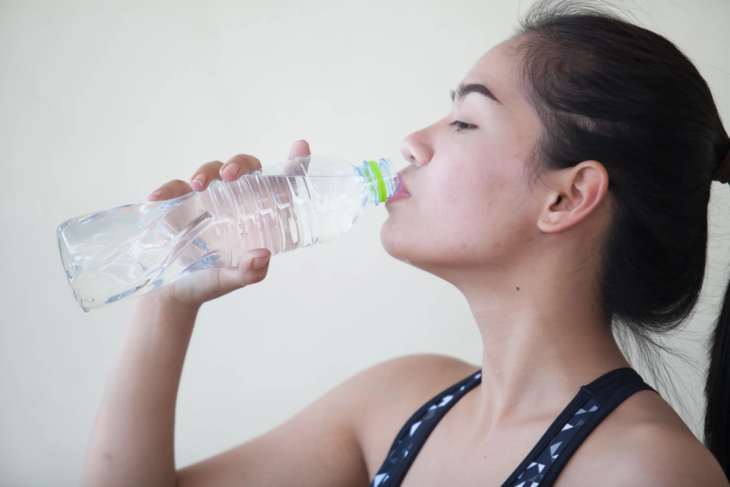 Consecuencias de no tomar agua: Deshidratación y sus efectos en el cuerpo - Qué síntomas produce la falta de agua en el cuerpo que pasa si no tomo agua - Qué síntomas produce la falta de agua en el cuerpo
